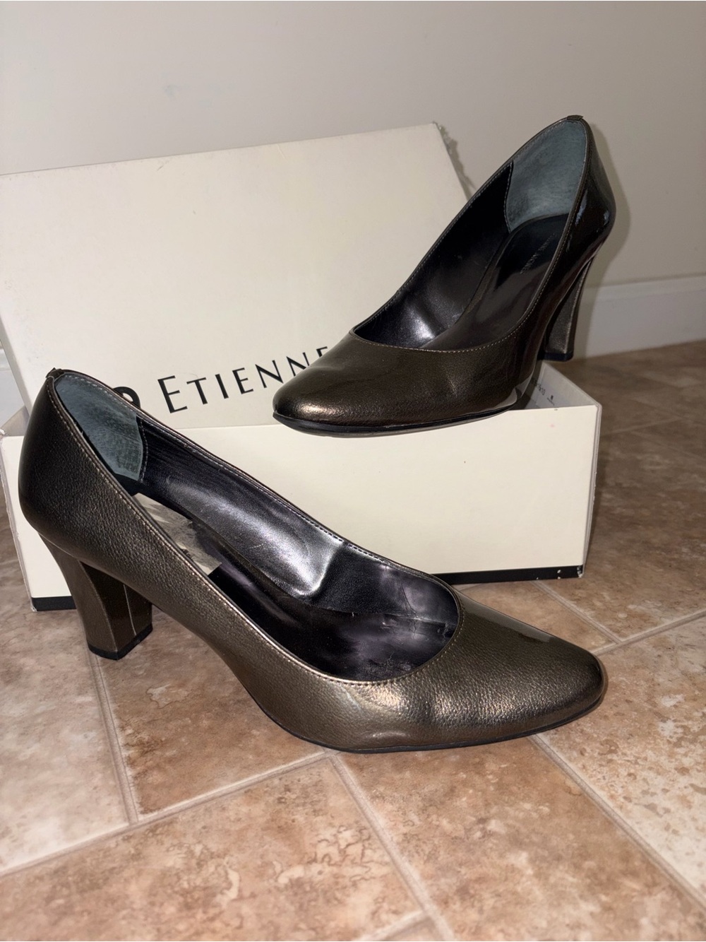 Vintage Etienne Aigner Metallic Bronzs Leather Pumps